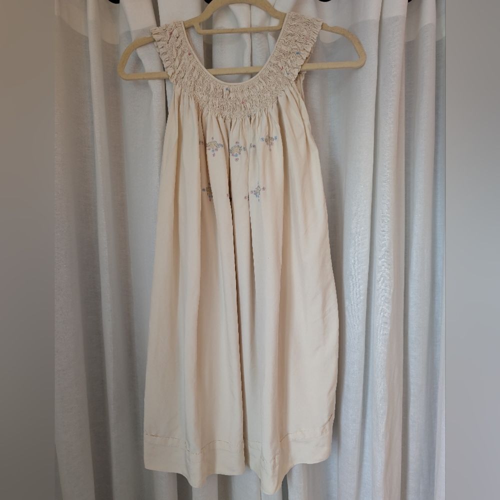 Doen-Inspired Vintage Embroidered Cream Sleeveless Dress